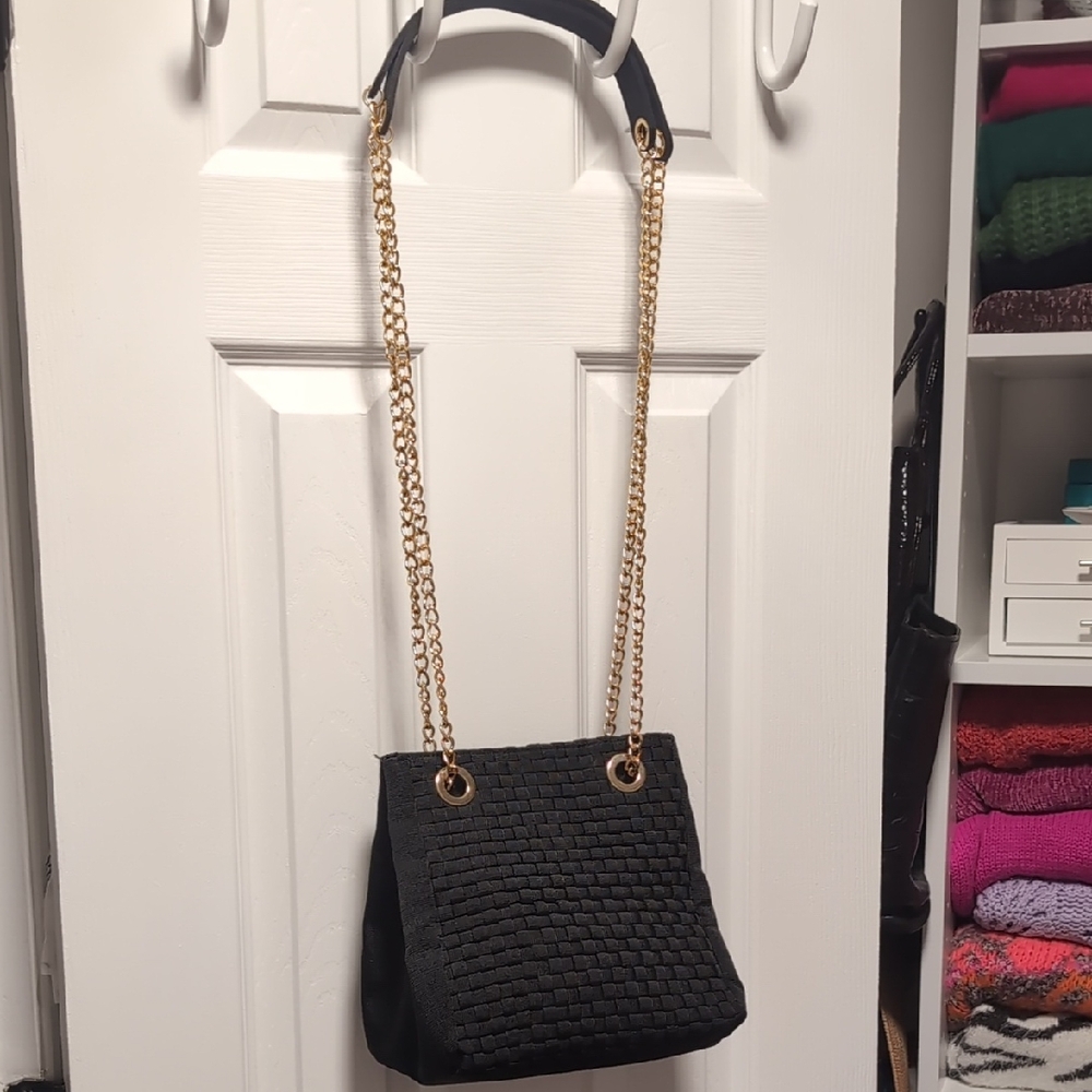 Elegant Black Woven Handbag with Gold Chain